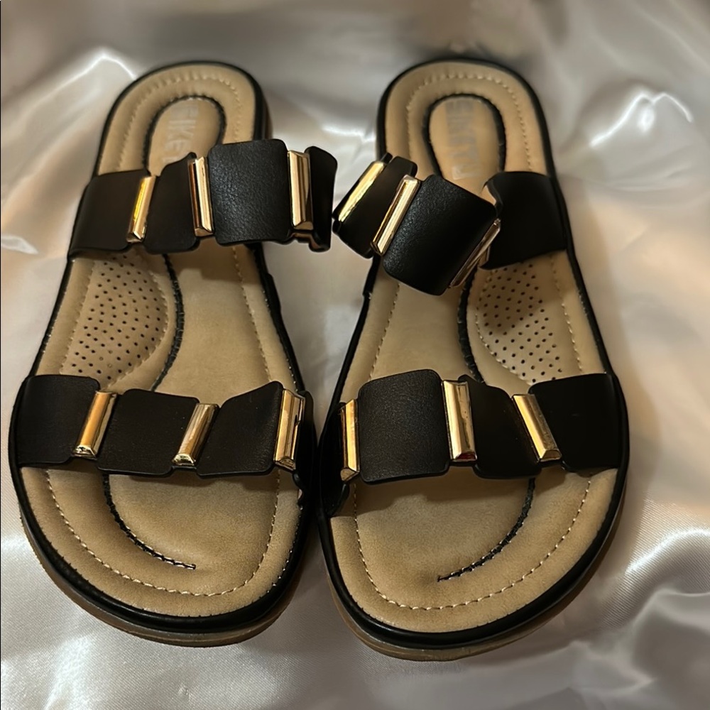 BLACK SLIDES WITH GOLD ACCENT